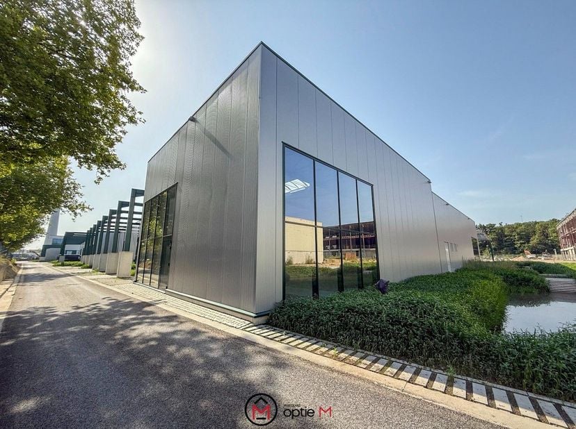 Bien professionnel à vendre
                    à 3500 Hasselt