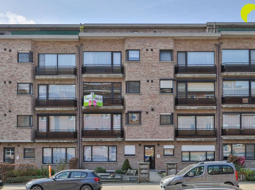 In optie !<br />
<br />
<br />
Welkom in dit charmante appartement in Hoboken met twee slaapkamers en een rustig gelegen terras. <br />
Gelegen in