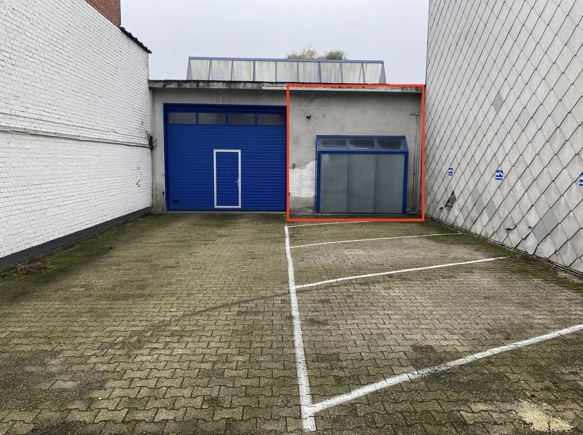Bedrijfsvastgoed te huur in Secretaris Meyerlei 65,
                    2170 Merksem