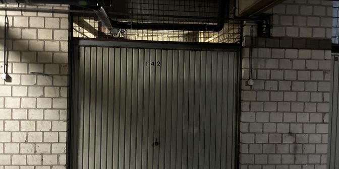Garage te koop in Sint-Martinusplein 9, 3600 Genk