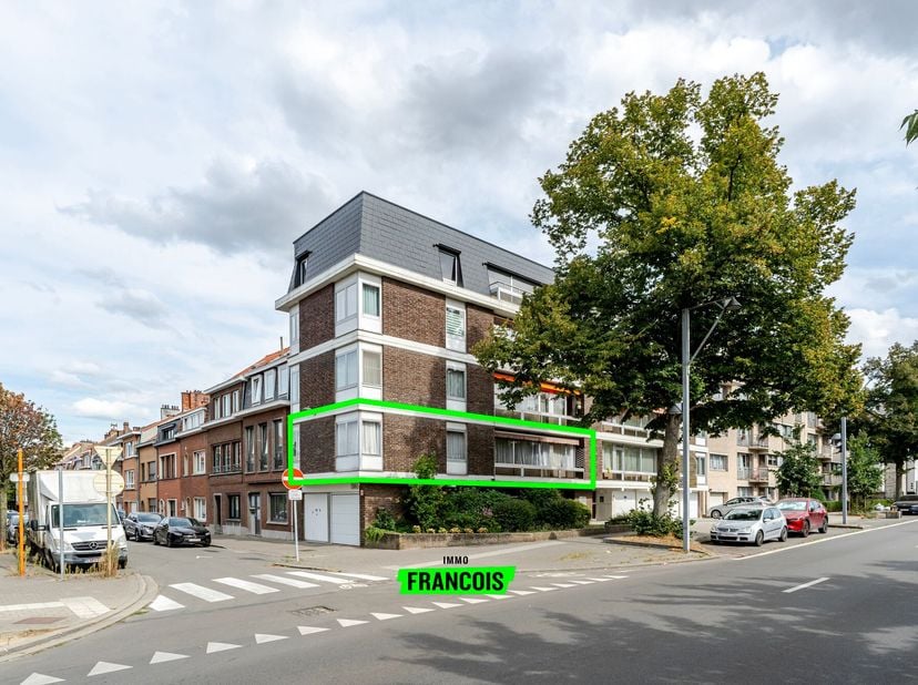 De prijs is een vanafprijs.<br />
Op zoek naar een instapklaar appartement in Ganshoren? Dit lichtrijke appartement van 95 m² combineert ruimte met ee