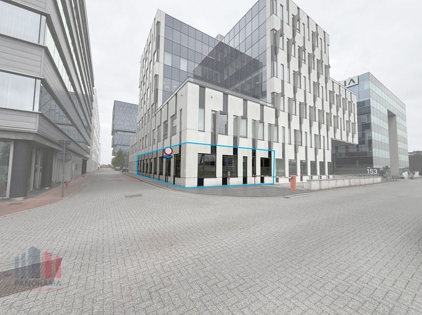 Instapklare kantoorruimte van 319 m² met 3 privatieve parkeerplaatsen&amp;nbsp;te koop op toplocatie in het Westwing Park in Roeselare. Deze recent ingeri