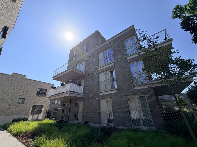 Nieuwbouwappartement met 1 slaapkamer en  terras te huur! <br />
Ligging: Dit appartement is gelegen in de rustige Regatta wijk. Met de wagen bent u o