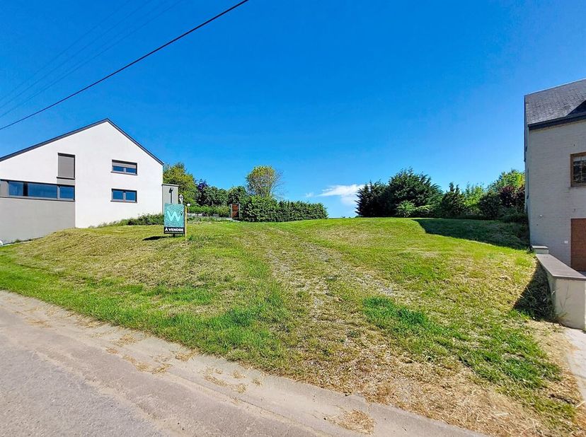 W Immobilière vous propose à Fouches (Arlon), dans un quartier prisé et recherché, un terrain à bâtir de plus de 47 ares idéal pour votre future const