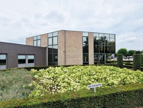                                         Kantoorruimte te huur in Bree, € 795
