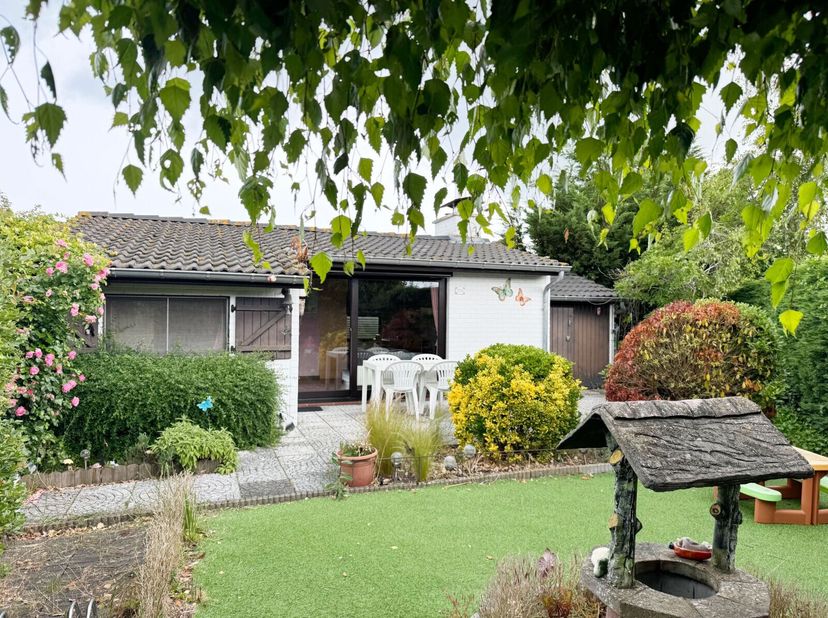 Vakantiewoning met zuidgerichte tuin en veel privacy in het prachtige vakantiedomein Sunparks / Groendyk. Het vakantiedomein heeft een subtropisch zwe