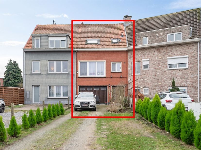 Journée portes ouvertes le samedi 14 mars de 14h à 15h<br />
Cette maison familiale est située sur Merksemsebaan à Wijnegem, à proximité des magasins,