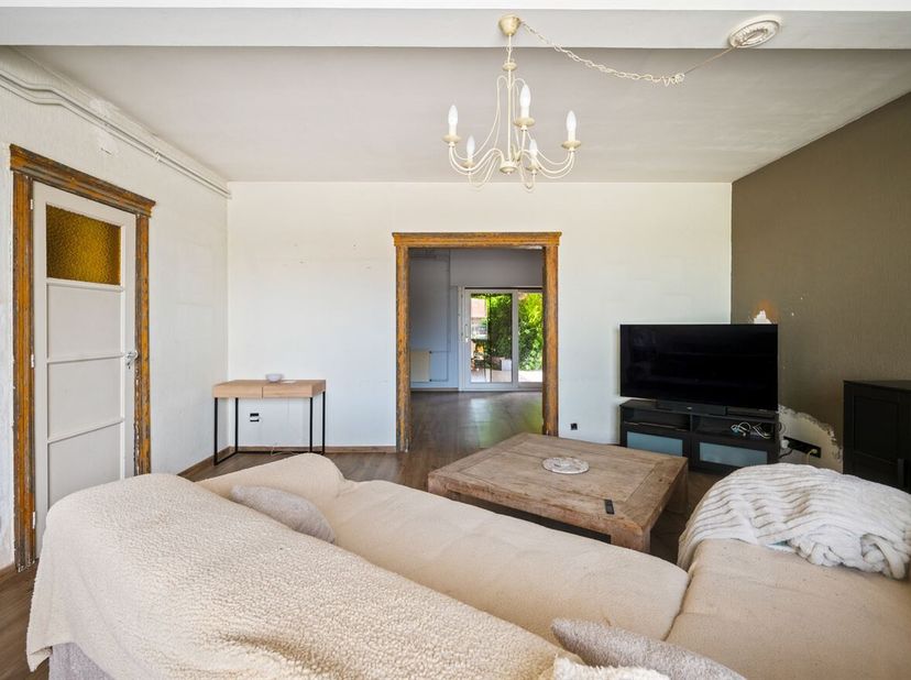 Instapklare OB met 3 slpks, hernieuwbare energie en zwembad<br />
De woning werd oorspronkelijk opgericht in 1936 en onderging de voorbije jaren diver