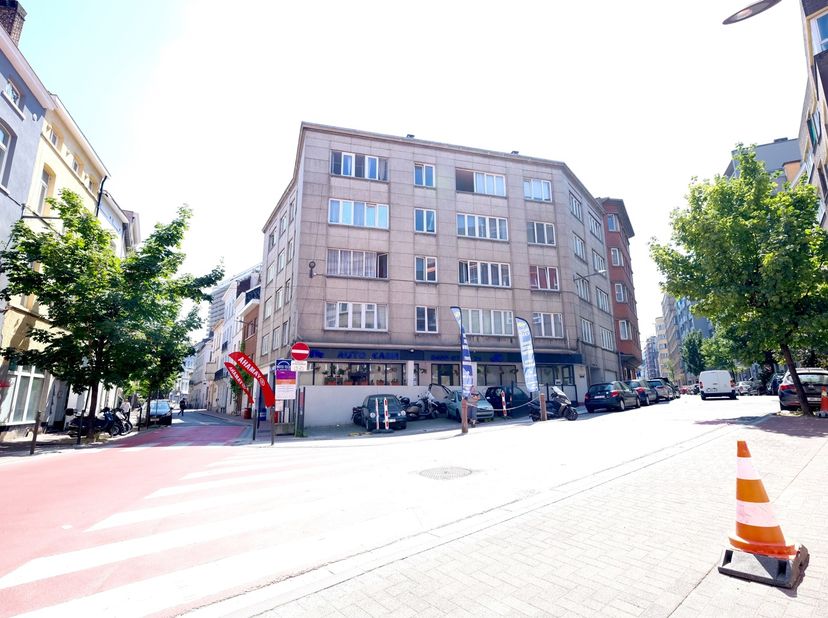 Appartement te koop
                    in 1210 Sint-Joost-ten-Node