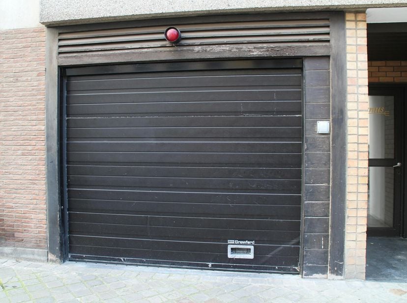 Garage te huur in Torhoutsesteenweg 30 stpl nr 15,
                    8400 Oostende