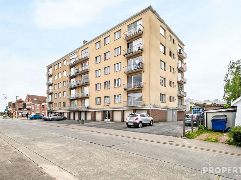 Dit appartement combineert comfort met een praktische indeling en is ideaal voor wie rustig wil wonen met alles binnen handbereik.<br />
<br />
Gelege