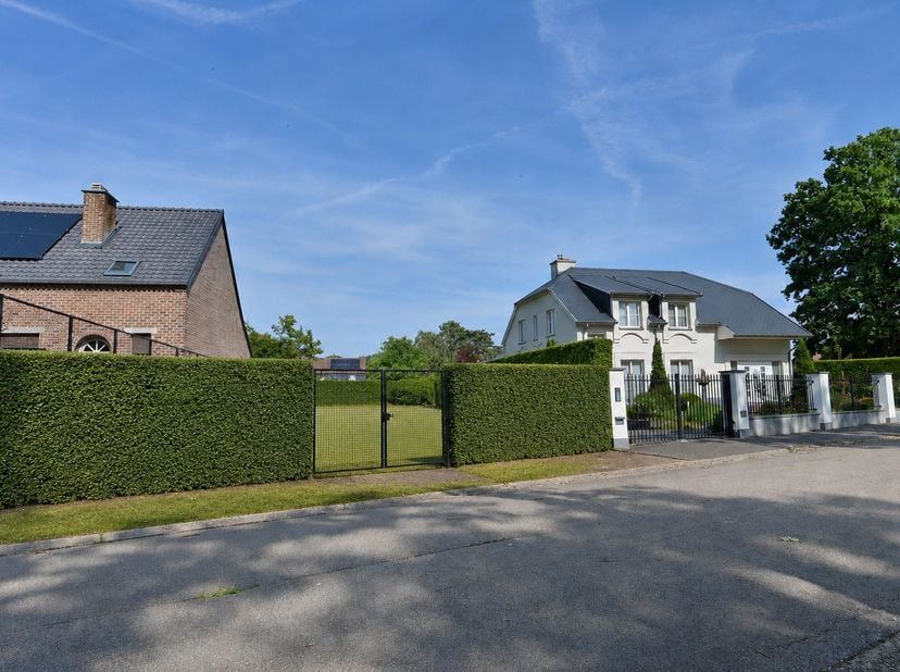 Droomt u van een nieuwbouwwoning op een uitzonderlijke locatie? Dan is deze prachtige bouwkavel aan de Reistraat in Neerharen een unieke opportuniteit