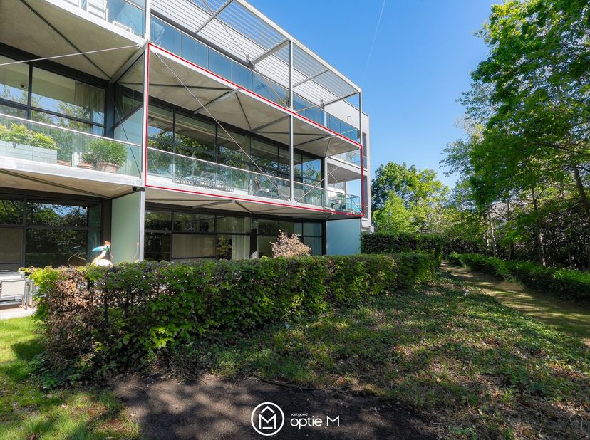 Deze unieke loft te koop in Hasselt is gelegen in residentie&amp;nbsp;Blue lofts,&amp;nbsp;in de rustige Lazarijstraat, vlakbij Quartier Blue en het stadscent