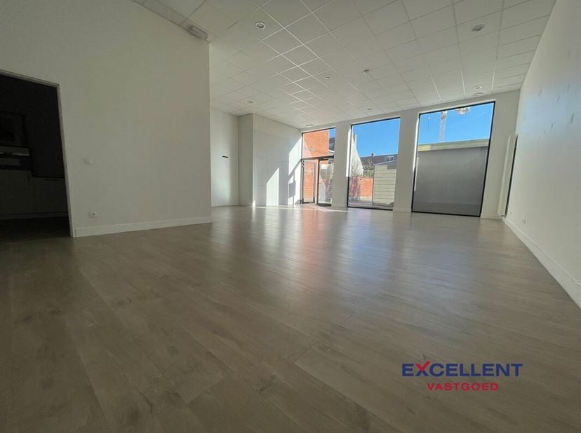 Bien professionnel à louer
                    à 9800 Deinze