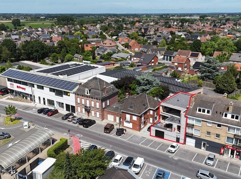 Ben je op zoek naar een ruim appartement met een zeer goeie bereikbaarheid? Dan is dit kleinschalig nieuwbouwproject iets voor jou!&amp;nbsp;<br />
Aankoo