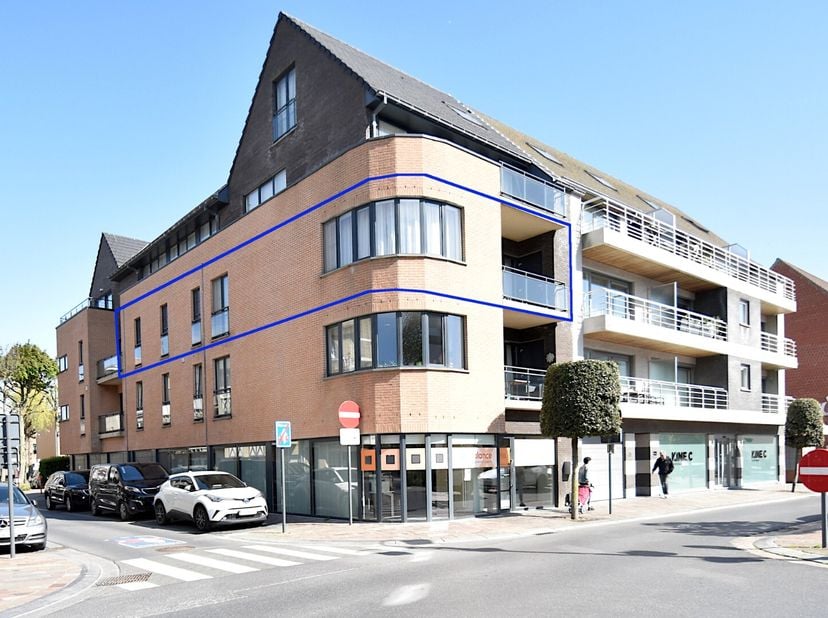 Au deuxième étage de la Résidence Meesschaert, au cur de De Haan, se trouve cet appartement exceptionnel de 156 m². L'immeuble, construit en 2004, com