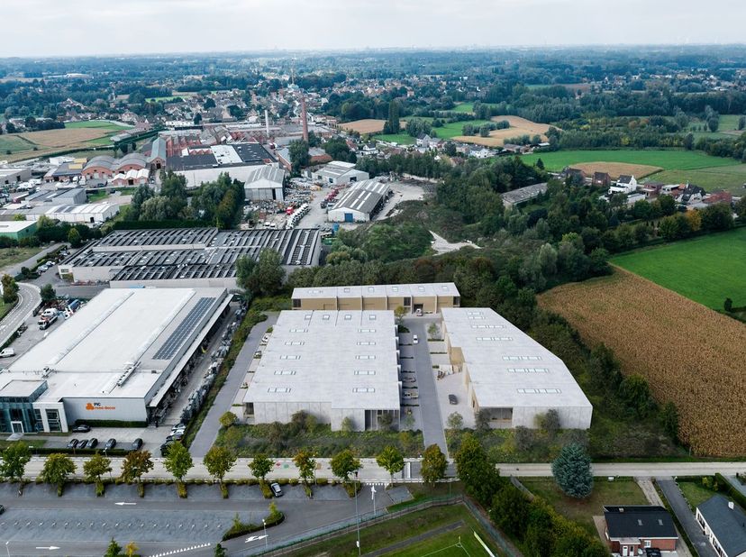 Dit nieuw te bouwen bedrijvenpark omvat KMO-units met oppervlaktes van 128 m² tot 1.090 m², waarbij verschillende units kunnen worden samengevoegd tot
