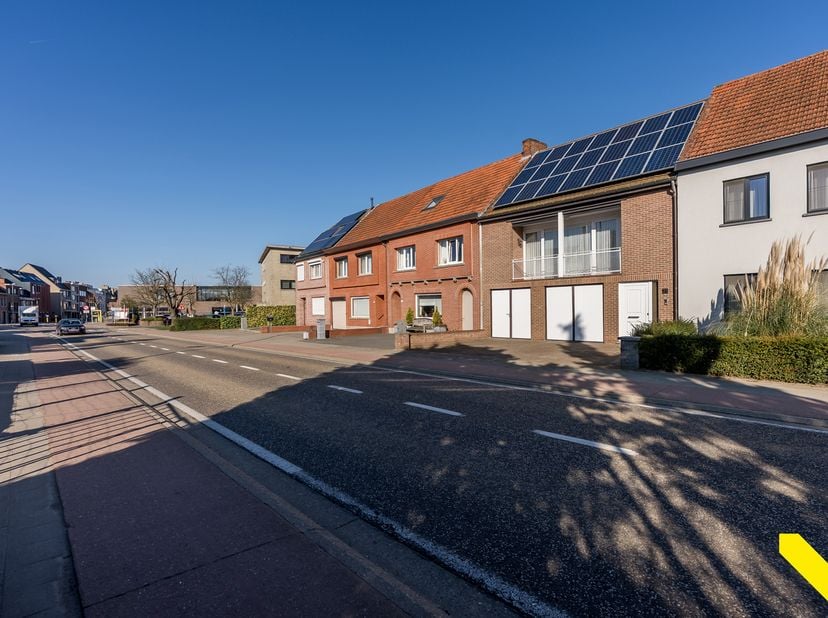 Deze karakter volle centrum woning, gelegen hoekje om de vismarkt van Tessenderlo-Ham is de ideale woning voor starters of mensen die van het comfort