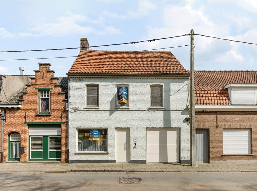 - Emplacement idéal au centre de Dadizele: Remi-Dewittestraat 7<br />
- Juste en face du magnifique parc Mariënstede<br />
- Espace de vie lumineux<br