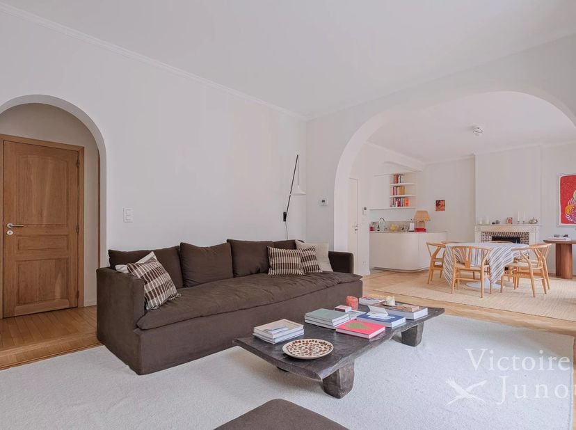 Rue Edith Cavell, tussen Place Brugmann en de Winston Churchill-laan, prachtig volledig gerenoveerd appartement met een totale oppervlakte van ± 122 m