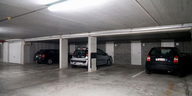Garage te koop in Zwanebloemweg, 9820 Merelbeke