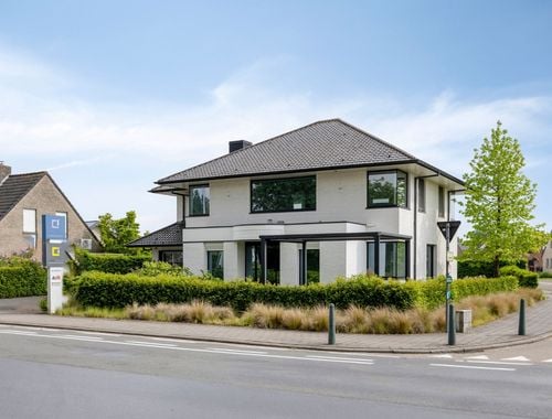                                         Kantoorruimte te koop in Wevelgem, € 695.000
