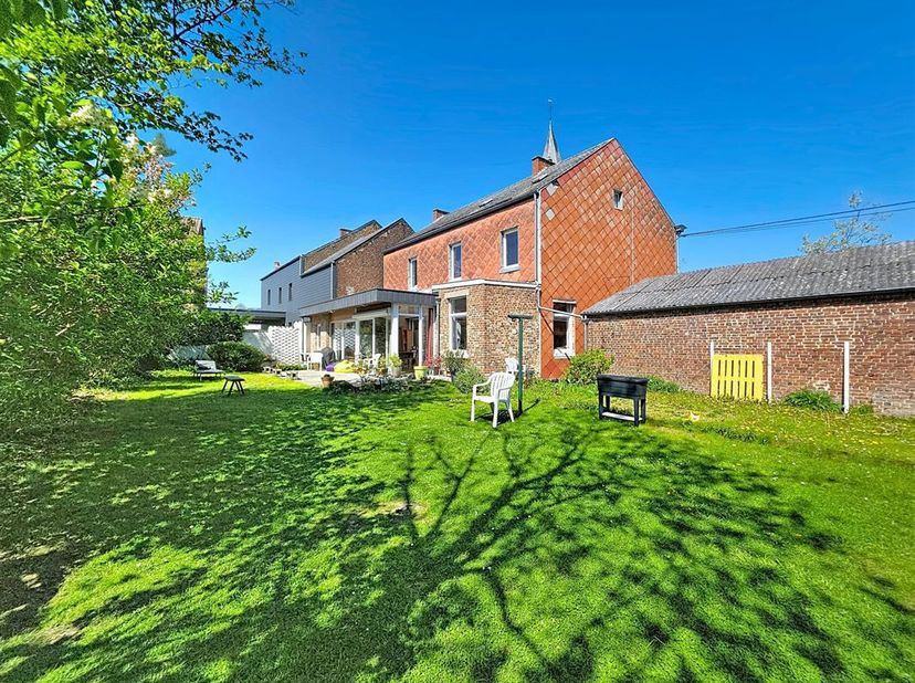 L'agence HOME EXPERT IMMO vous propose une magnifique maison au coeur du village de MEUX, dans un excellent état d'entretien et agrémentée d'un jardin