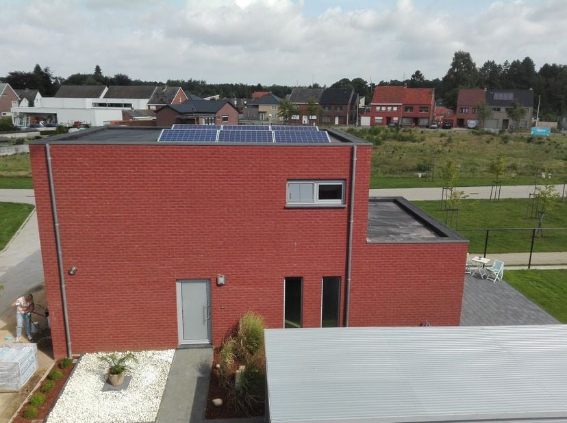 Mooie eengezinswoning met tuin, carport en zonnepanelen te huur in het centrum van Oost-Ham. Gelegen vlakbij scholen en winkels voor alle  dagelijkse