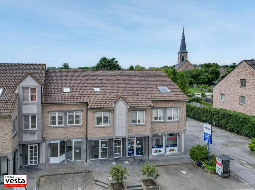 De prijs van 129.000 euro is een vanafprijs.<br />
Dit handelspand ligt op de Luikersteenweg, op ca. 10 minuten van het centrum van Sint-Truiden. Het