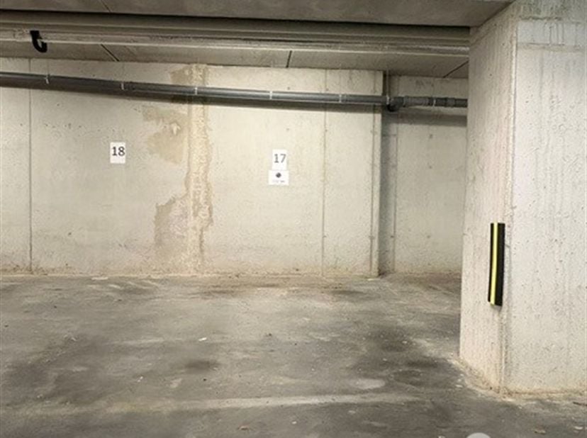Ondergrondse autostaanplaats te huur in residentie Vineam – Leuven<br />
<br />
In de ondergrondse parkeergarage van residentie Vineam, aan de Donkers