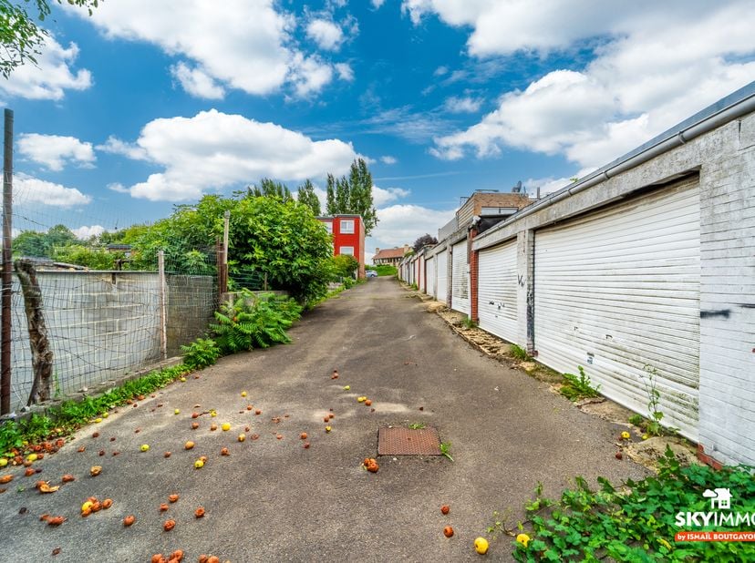 Garage te koop
                    in 4100 Seraing