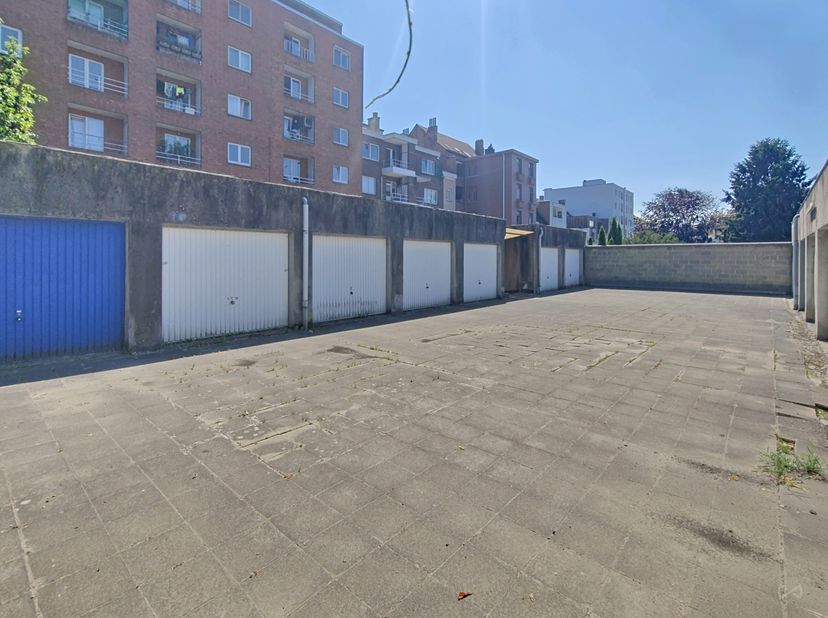 Situés Avenue de la Liberté (n° 14-20), à Koekelberg, ces deux garages représentent une belle opportunité d’investissement ou de stationnement.<br />