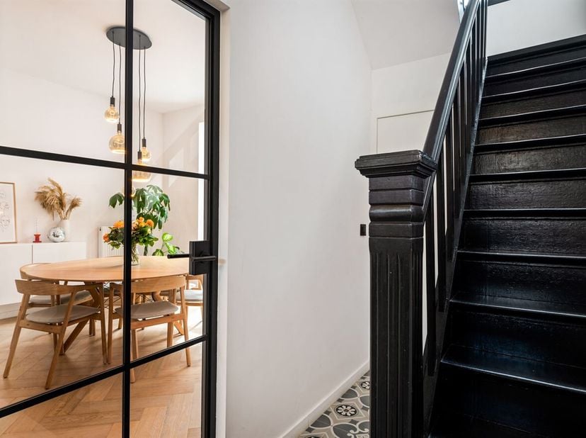 Prachtig gerenoveerde, energiezuinige en instapklare gezinswoning met 5 slaapkamers te koop te Ekeren.<br />
Ligging: Wijk Geestenspoor, vlakbij Ekere