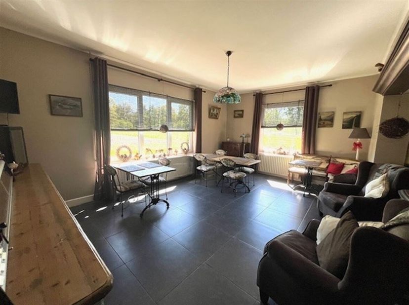 Charmante maison rurale avec beaucoup de potentiel.<br />
Vous recherchez de l'espace, de la tranquillité et de la flexibilité ?<br />
Cette maison ru