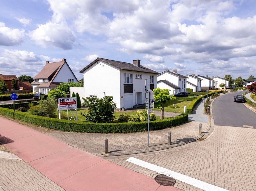 Spacieuse maison de 4 chambres idéalement située à Houtvenne ! <br />
Cette maison est située dans un cadre verdoyant et adapté aux enfants, tout en é