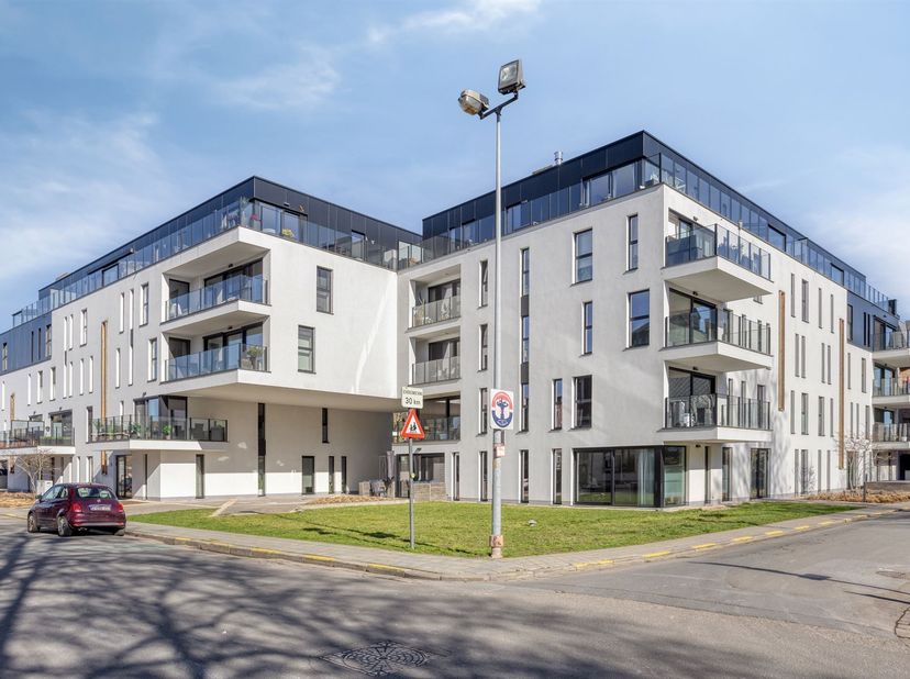 RECENT EN RUIM APPARTEMENT (130 m²) MET 2 SLAAPKAMERS, AANGENAME TERRASSEN <br />
 Gelegen op de 2de verdieping van residentie Vaartlink in het centr