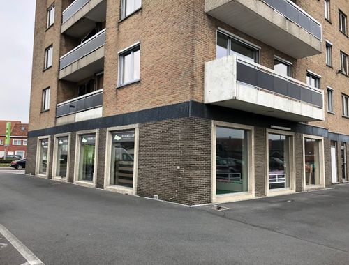                                         Bien commercial à louer à Roeselare, € 1.125
