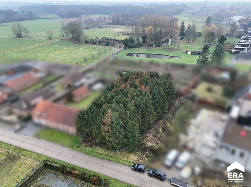 À vendre : terrain à bâtir pour maison 4 façades à Lille, situé dans une rue calme à deux pas du centre. Ce beau terrain de 11 ares offre une vue verd