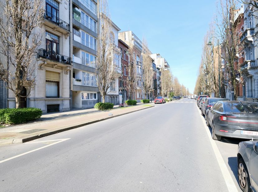 Appartement te koop
                    in 1080 Sint-Jans-Molenbeek