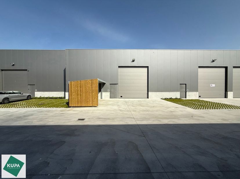 Langs de Lodderhoek in Brugge verrijst binnenkort het KMO Park PORTIS, dit op de voormalige Philipssite. Met 49 afgewerkte KMO-Units, variërend van 19