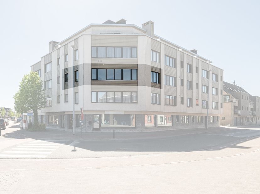 Dit instapklaar appartement is gelegen dichtbij het centrum van Eeklo en op een steenworp afstand van handelszaken, openbaar vervoer, winkels, ... .&amp;n