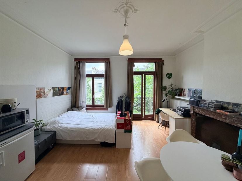 Spacieux studio idéalement situé dans le quartier Zuid à Anvers !<br />
Situation : Le studio bénéficie d'un emplacement central à Anvers-Sud, à proxi