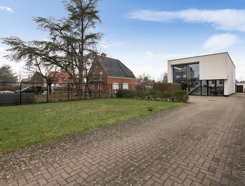                                         Bien commercial avec habitation à vendre à Ranst, € 899.000
