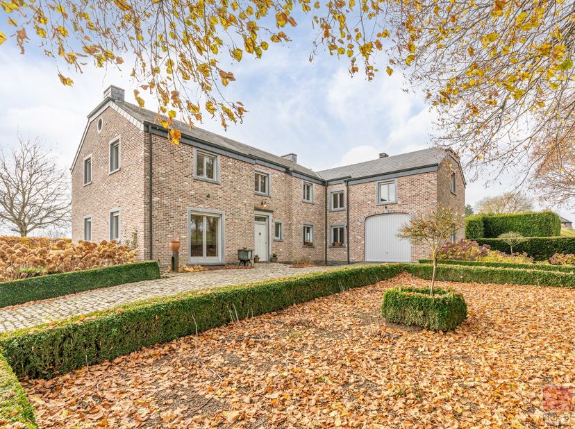 Op top Ardennen locatie gelegen Landhuis met vrij uitzicht, &amp;nbsp;5 slaapkamers, 2 badkamers, woonkamer, eetkamer/keuken. Zeer ruim souterrain en een