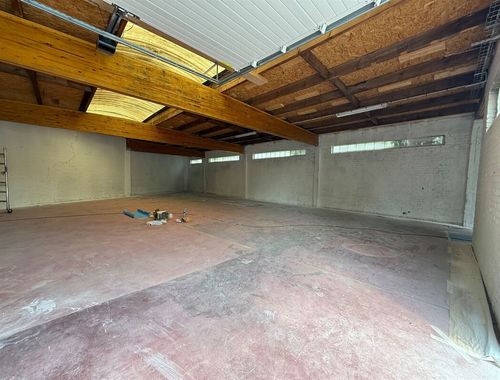                                         Bedrijfsgebouw te huur in Leuze-en-Hainaut, € 650
