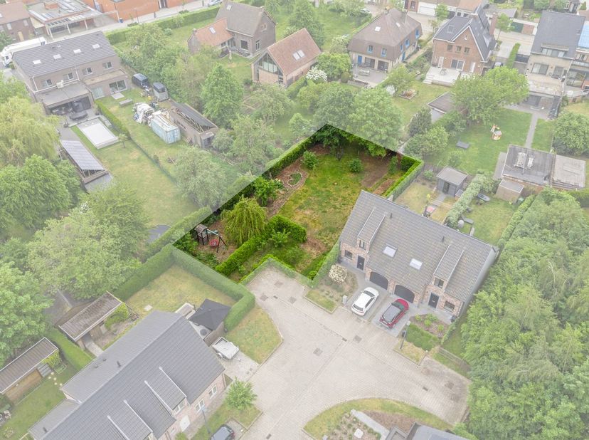 Op zondag 31 mei tussen 14 en 15 uur kan deze grond bezocht worden met of zonder afspraak.<br />
<br />
De Ivonna Nevejanstaat vindt u terug op wandel