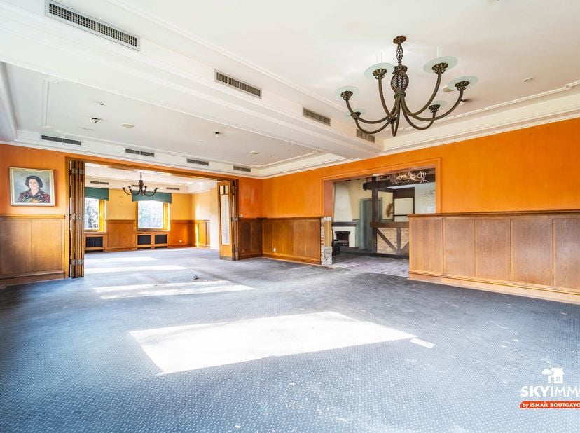 L’agence SKYIMMO vous propose à la location ce restaurant d’une superficie totale de 275 m², dont 116 m² dédiés à la surface commerciale, idéalement s
