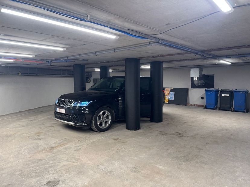 Garage à vendre
                    à 9000 Gent