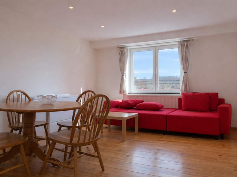 À deux pas du parc du Cinquantenaire et des institutions européennes, non loin de Montgomery et du quartier Georges-Henri, superbe duplex une chambre