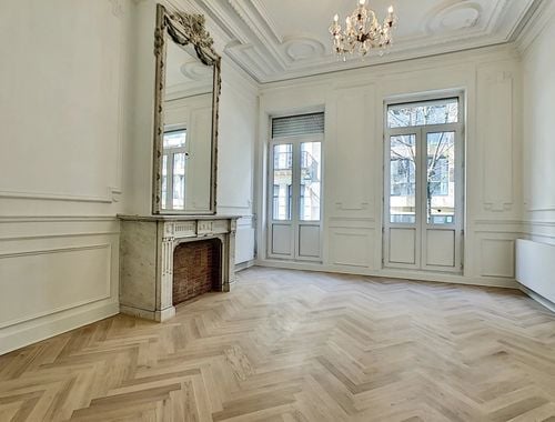                                        Maison à louer à Ixelles, € 5.600
